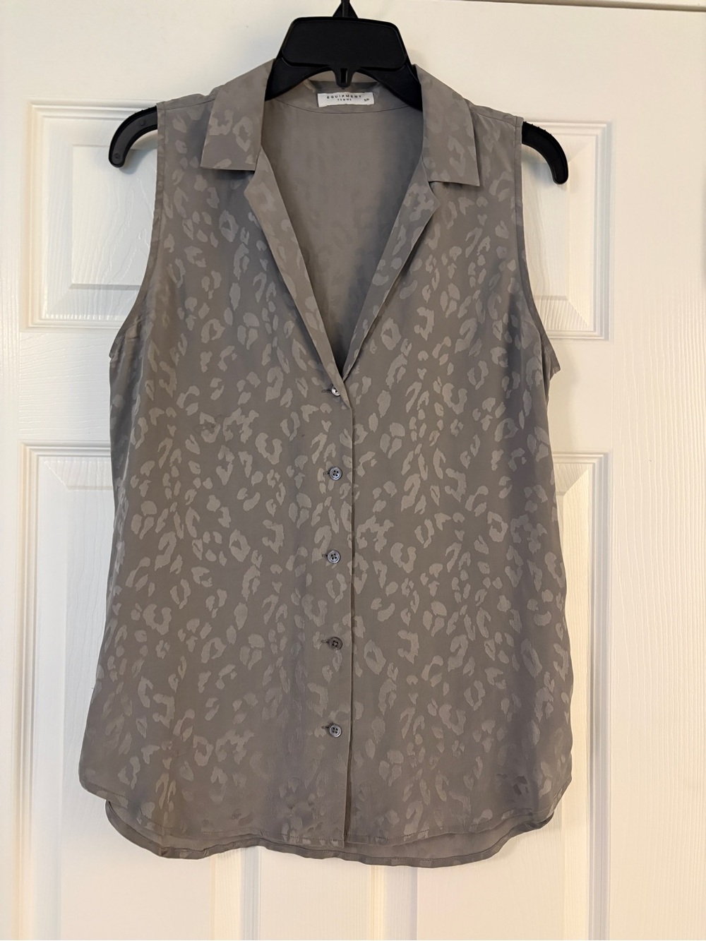 Equipment Gray Leopard Jacquard Sleeveless Button-Down Top
